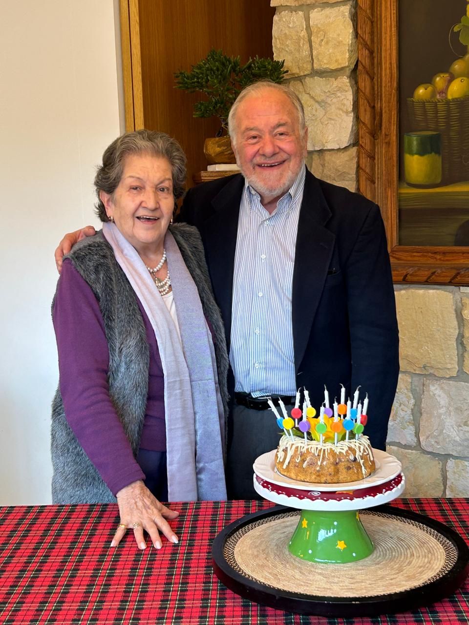 Los fundadores compartiendo una celebración de cumpleaños.