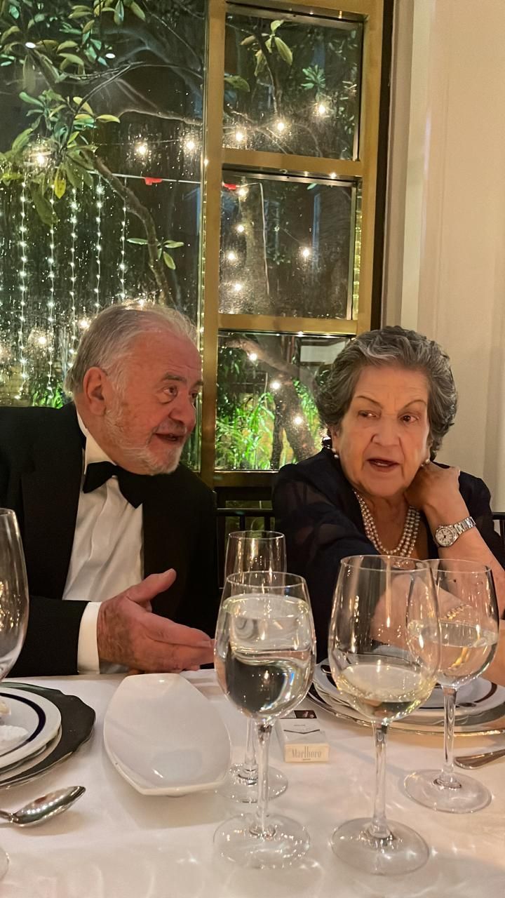 Los fundadores en una cena de gala.